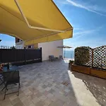 Elegante Bilocale Panoramico Belvedere Comfort Апартаменты Треизо